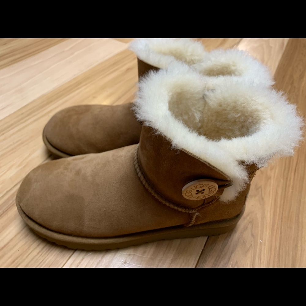 Ugg bailey boots.